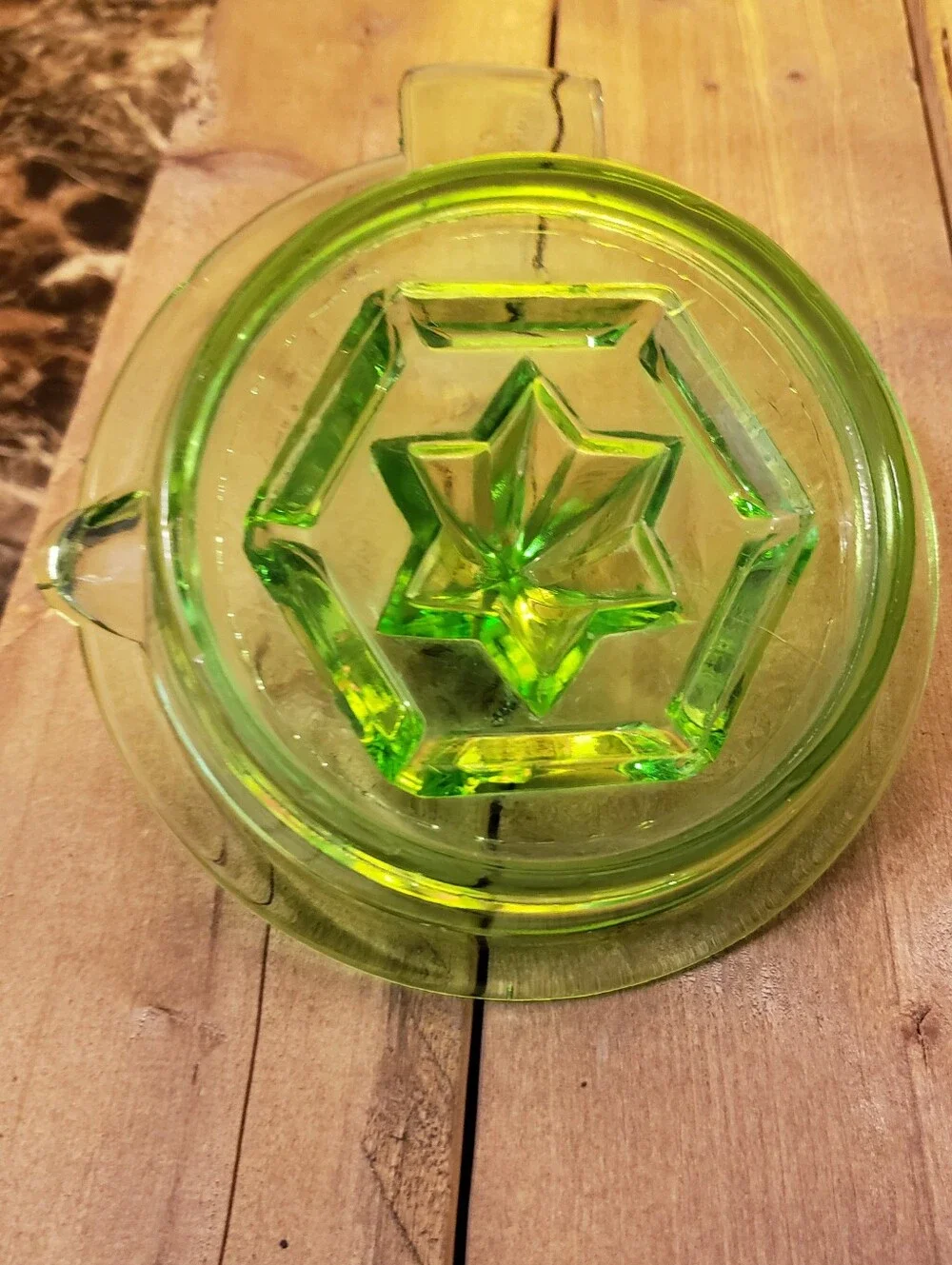 Vintage/Antique Uranium Glass Juicer